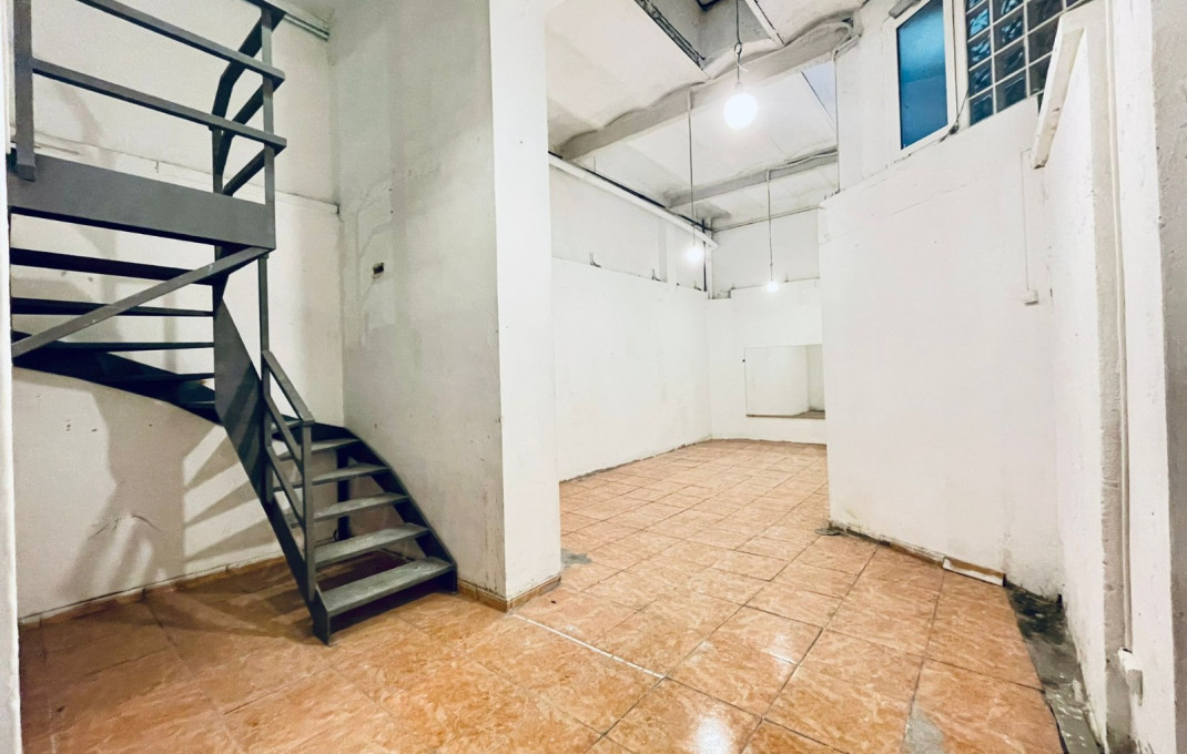 Rental - Local comercial -
Barcelona - Eixample Derecho