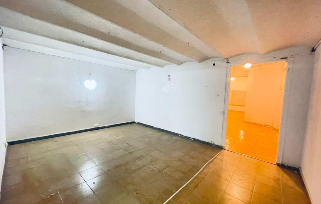 Rental - Local comercial -
Barcelona - Eixample Derecho