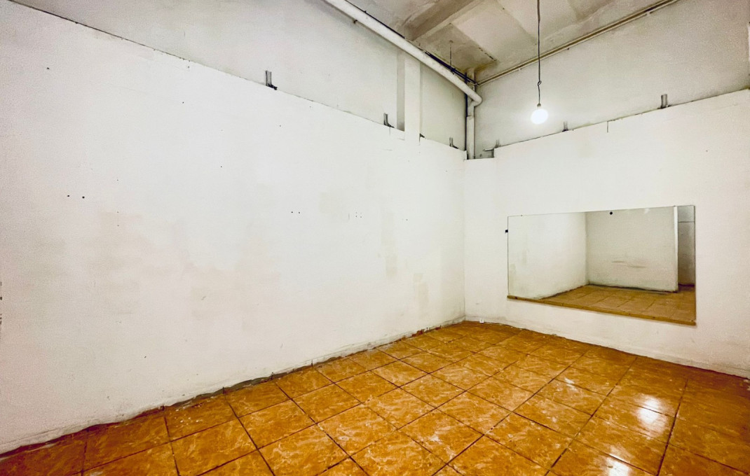 Rental - Local comercial -
Barcelona - Eixample Derecho