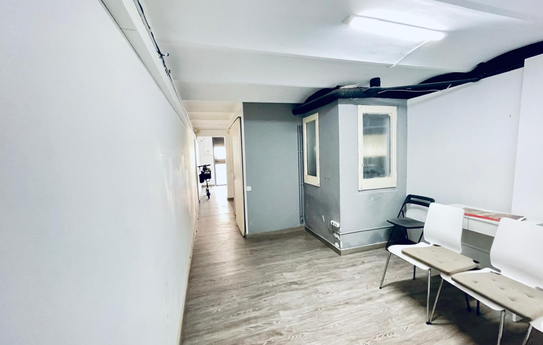 Rental - Local comercial -
Barcelona - Eixample Izquierdo