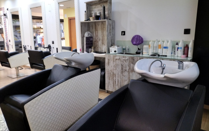 Traspaso - Peluquerias y Estetica -
Barcelona - Sants