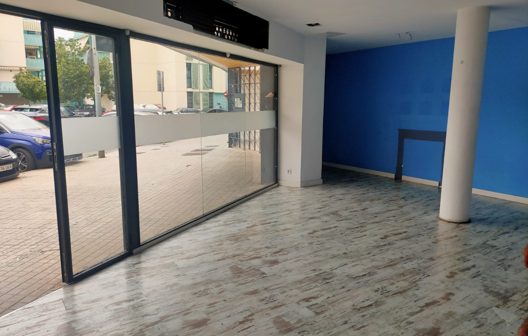 Venta - Local comercial -
Badalona - Bufalà