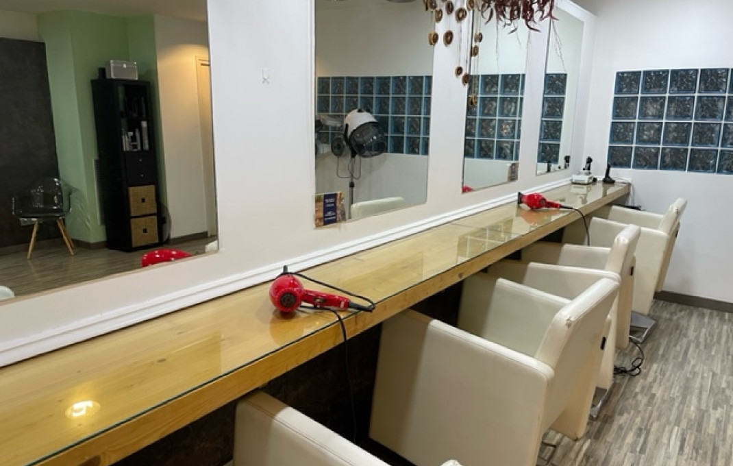 Traspaso - Peluquerias y Estetica -
Barcelona - Sant Gervaci