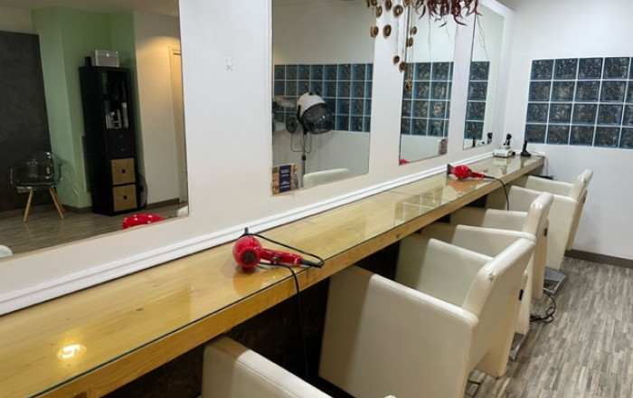 Traspaso - Peluquerias y Estetica -
Barcelona - Sant Gervaci