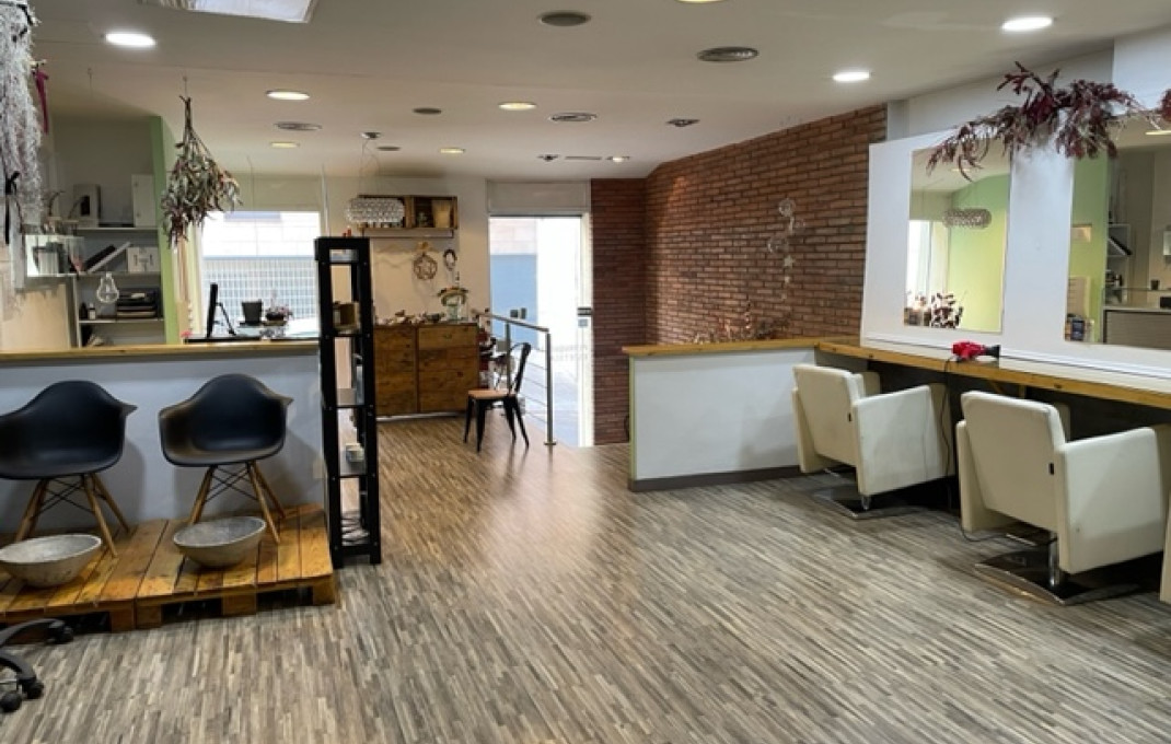 Traspaso - Peluquerias y Estetica -
Barcelona - Sant Gervaci