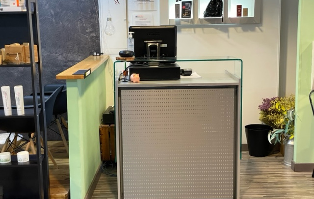 Traspaso - Peluquerias y Estetica -
Barcelona - Sant Gervaci