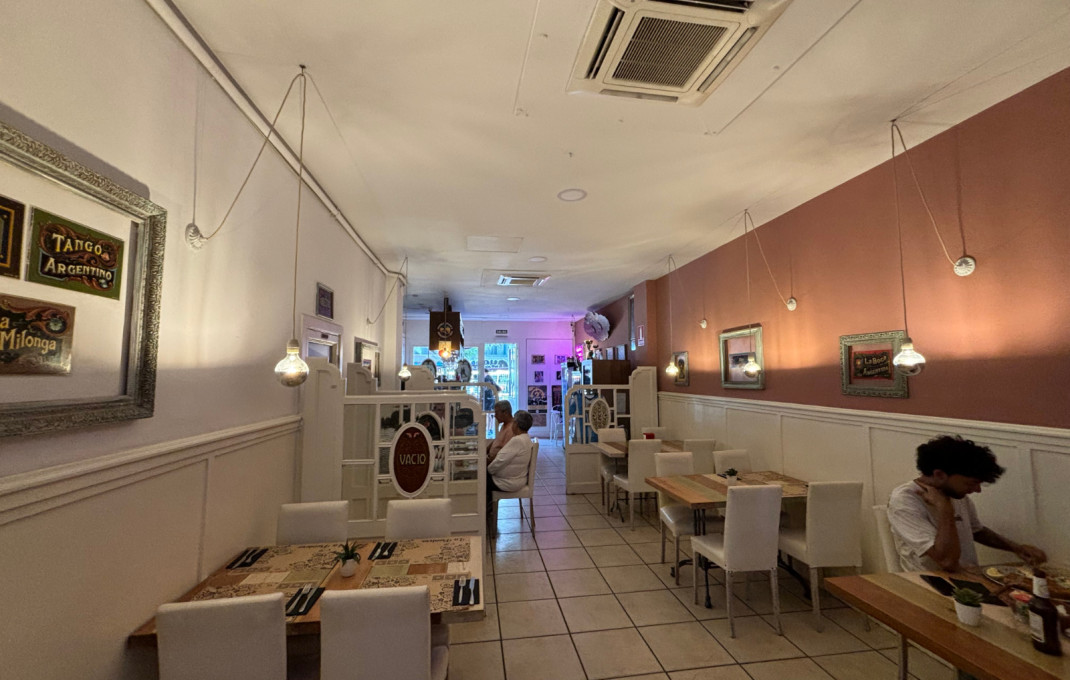 Transfer - Bar Restaurante -
Barcelona - Poble Sec-montjuïc