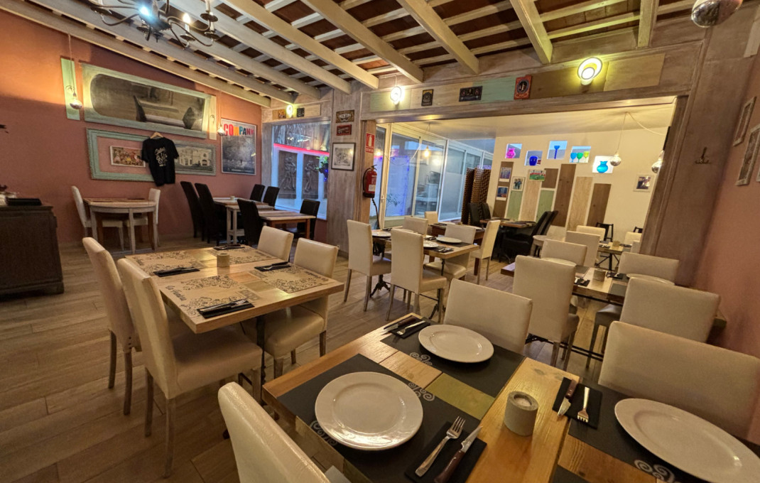Transfert - Bar Restaurante -
Barcelona - Poble Sec-montjuïc