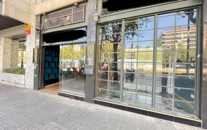 Location longue durée - Local comercial -
Barcelona - Les corts