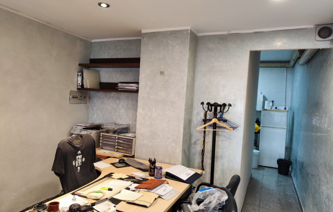 Venta - Local comercial -
Barcelona - Guinardo