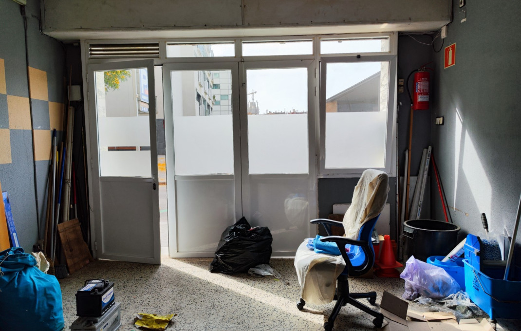 Venta - Local comercial -
Barcelona - Guinardo