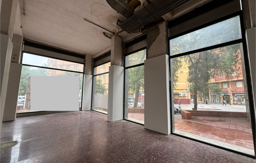 Rental - Local comercial -
Barcelona - Sant Andreu