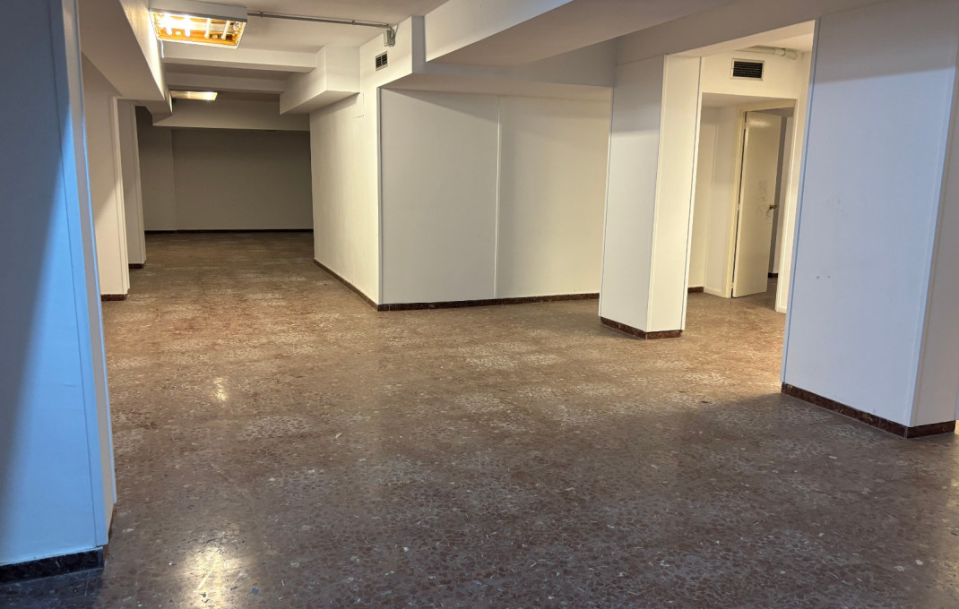 Rental - Local comercial -
Barcelona - Sant Andreu