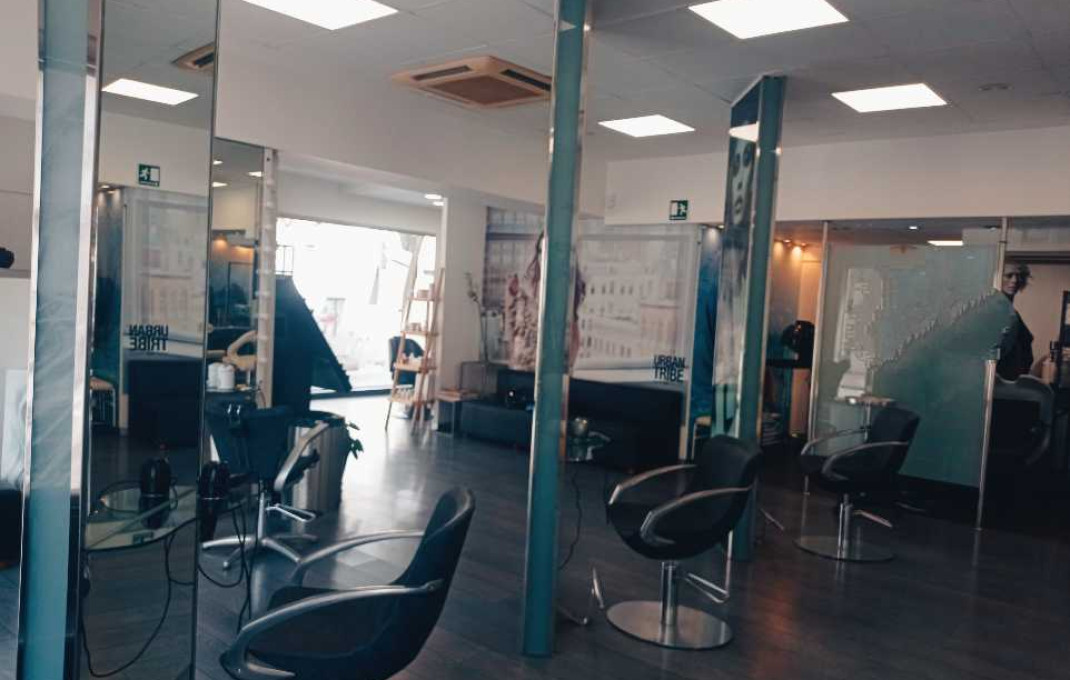 Traspaso - Peluquerias y Estetica -
Sabadell