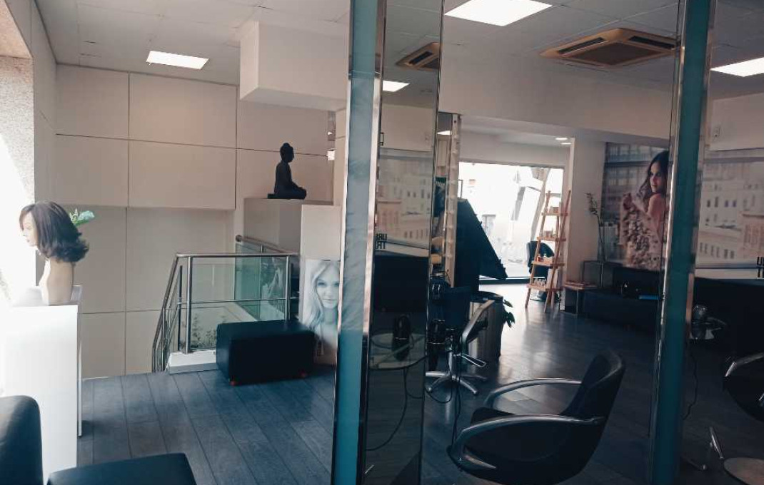 Traspaso - Peluquerias y Estetica -
Sabadell