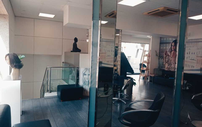 Traspaso - Peluquerias y Estetica -
Sabadell