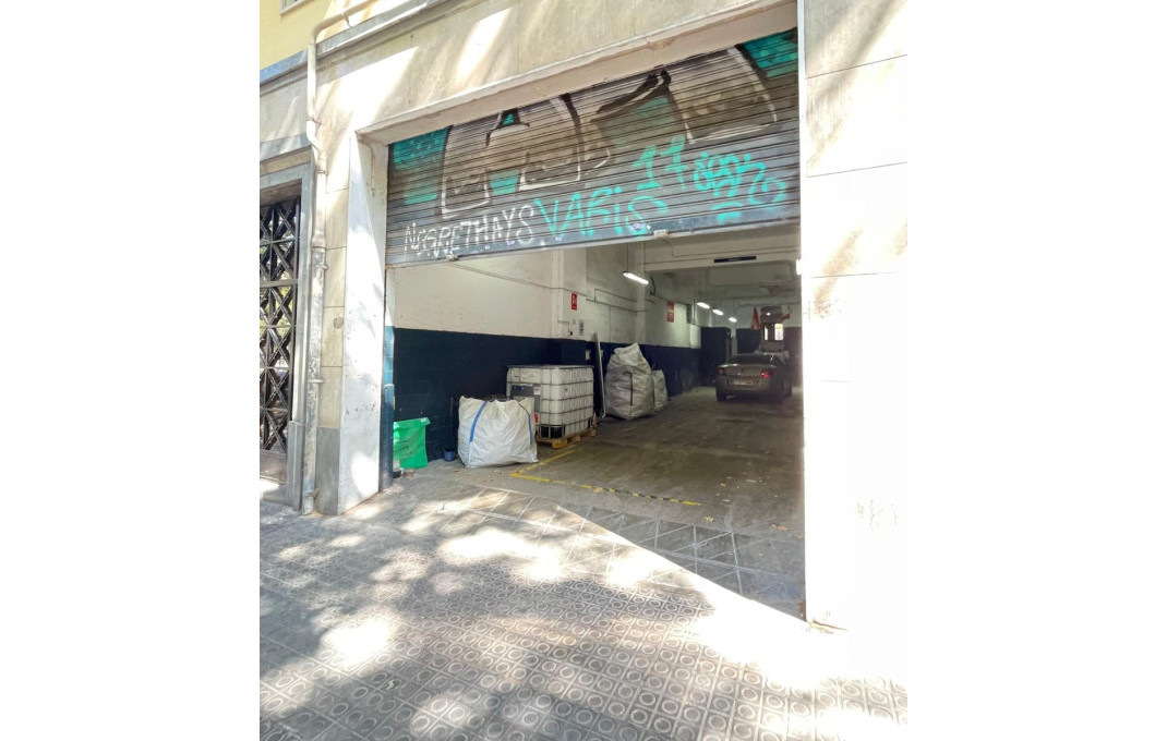 Alquiler - Local comercial -
Barcelona - Eixample Derecho