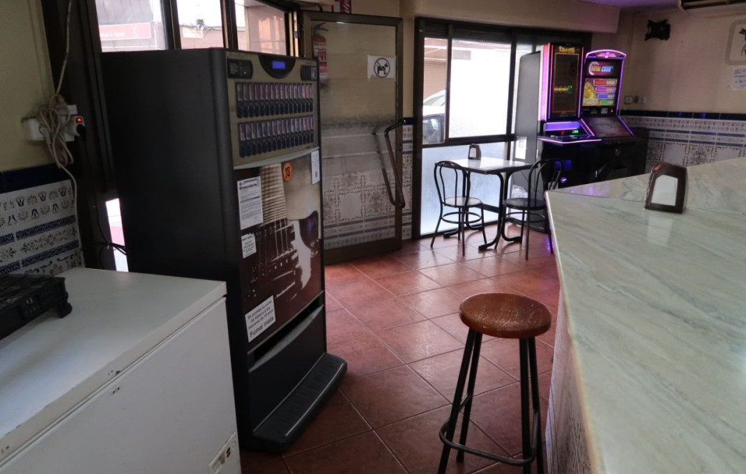 Location longue durée - Bar Restaurante -
Barcelona - Santa Coloma De Gramanet