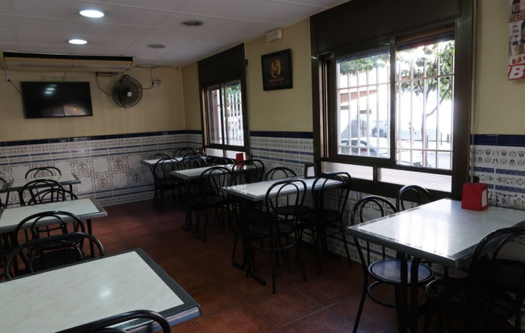 Location longue durée - Bar Restaurante -
Barcelona - Santa Coloma De Gramanet