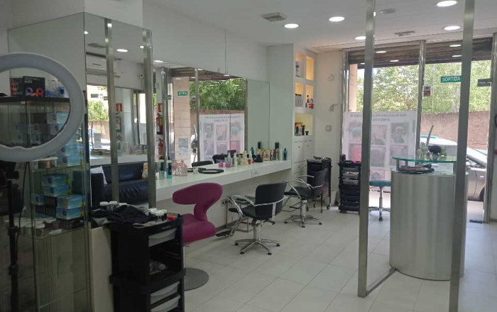 Traspaso - Peluquerias y Estetica -
Sabadell