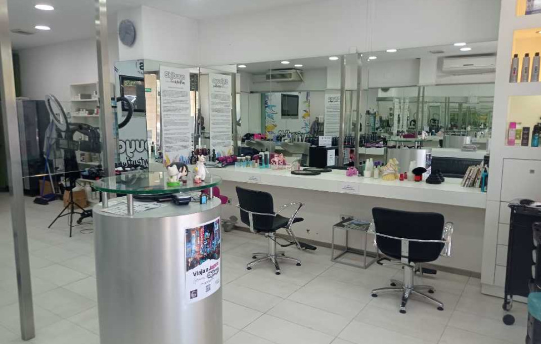 Traspaso - Peluquerias y Estetica -
Sabadell