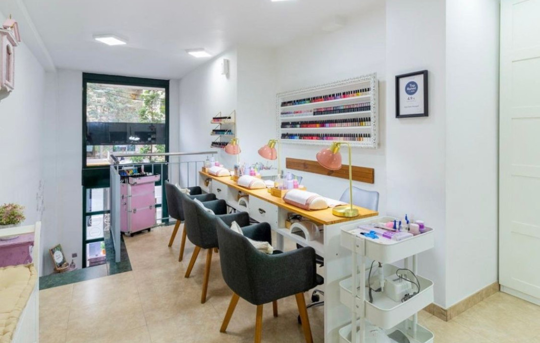 Traspaso - Peluquerias y Estetica -
Barcelona