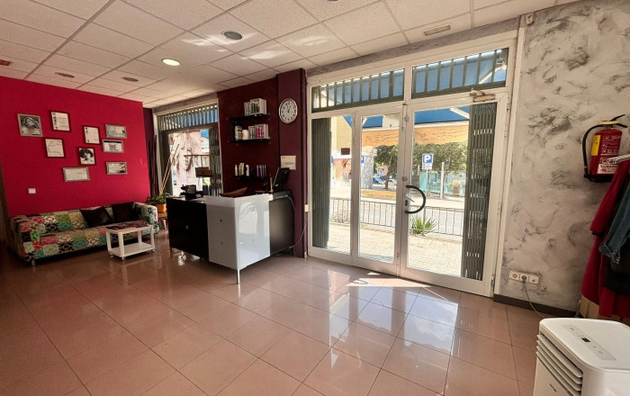 Traspaso - Peluquerias y Estetica -
Barcelona - Nou Barris