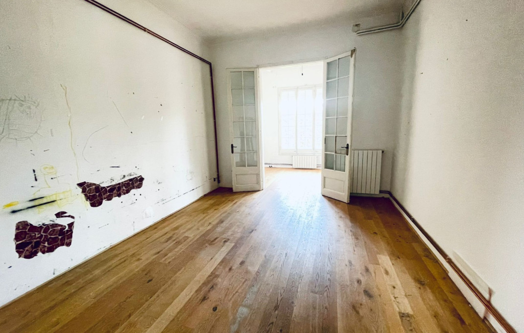 Venta - Piso -
Barcelona - Gracia Norte