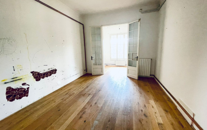 Venta - Piso -
Barcelona - Gracia Norte