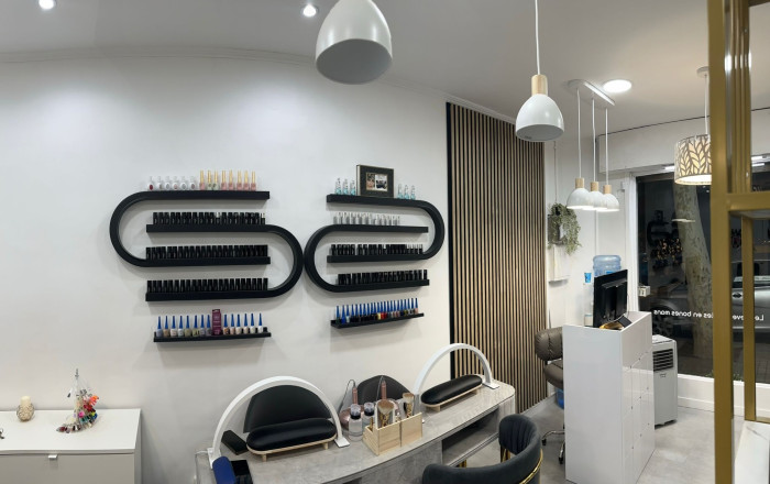 Traspaso - Peluquerias y Estetica -
Barcelona - Sant Andreu