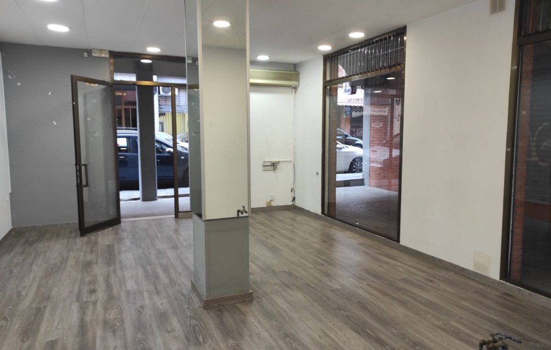 Venta - Local comercial -
Sabadell