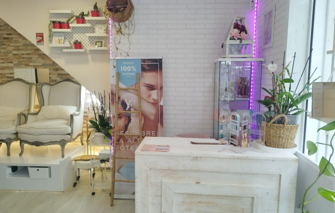 Traspaso - Peluquerias y Estetica -
Barcelona - Sant Adriá Del Besos