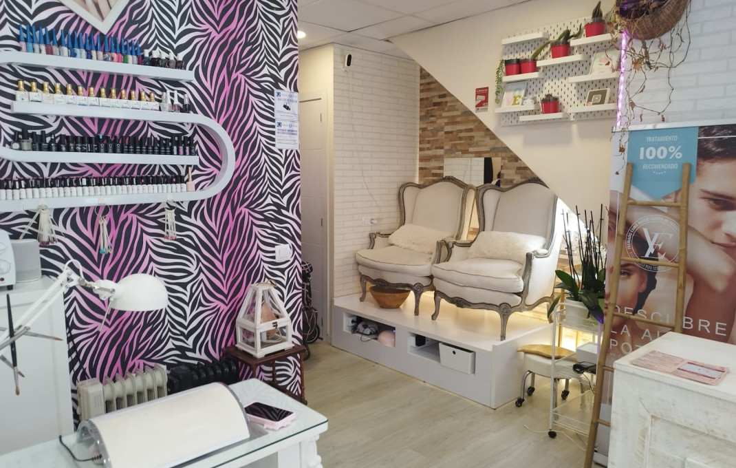 Traspaso - Peluquerias y Estetica -
Barcelona - Sant Adriá Del Besos