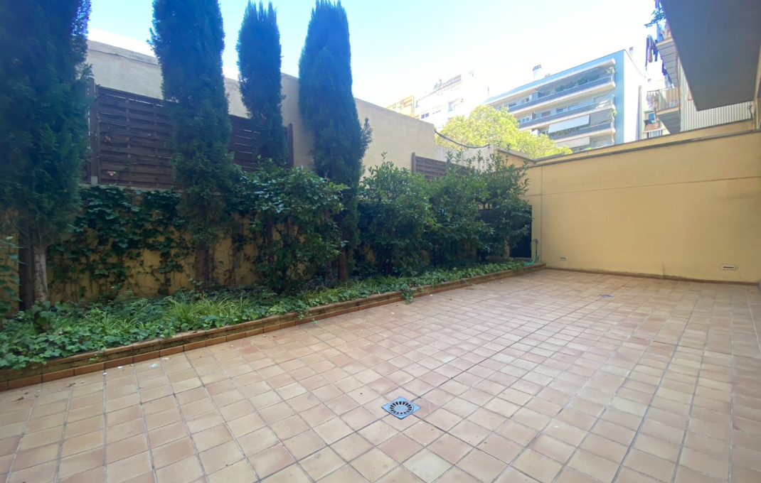 Alquiler - Local comercial -
Barcelona - Eixample - Izquierdo Alto