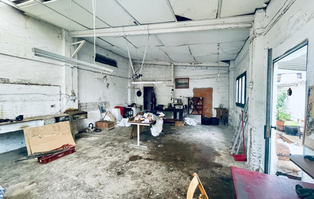 Venta - Local comercial -
Barcelona - Sants
