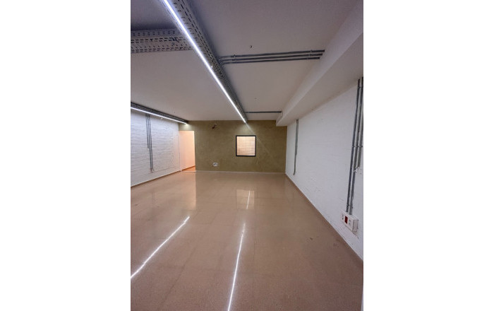 Rental - Local comercial -
Castelldefels