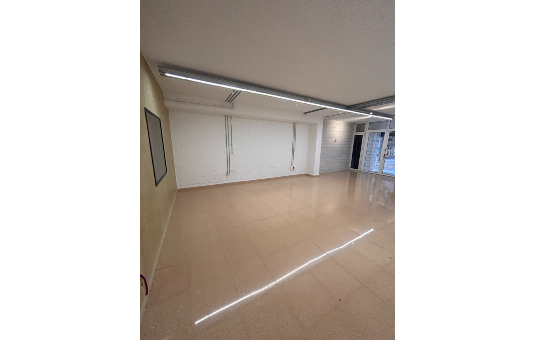 Rental - Local comercial -
Castelldefels
