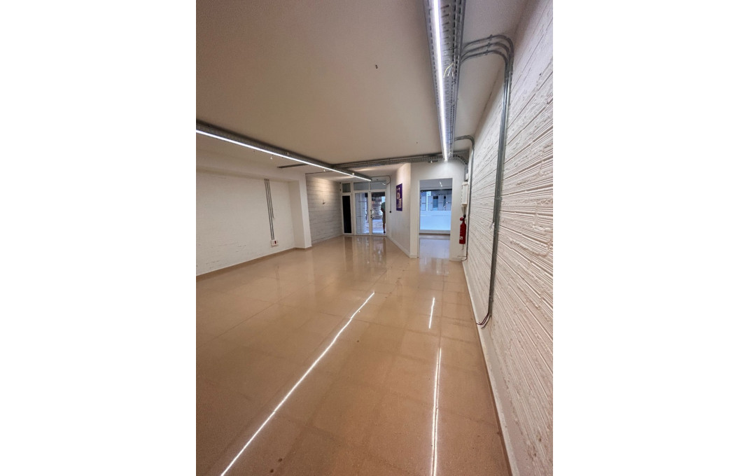 Rental - Local comercial -
Castelldefels