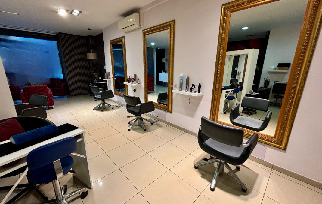 Traspaso - Peluquerias y Estetica -
Barcelona - Eixample