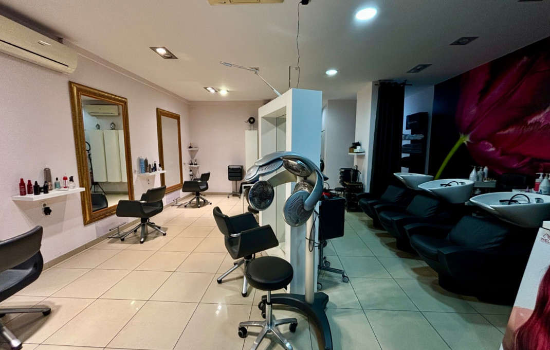 Traspaso - Peluquerias y Estetica -
Barcelona - Eixample