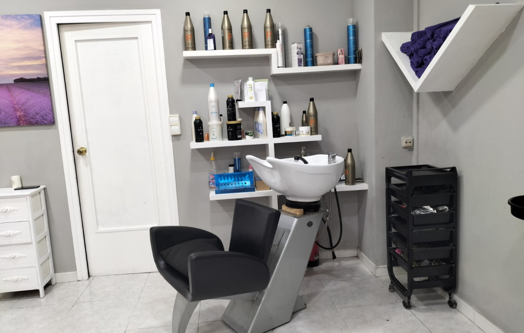 Traspaso - Peluquerias y Estetica -
Sant Boi de Llobregat