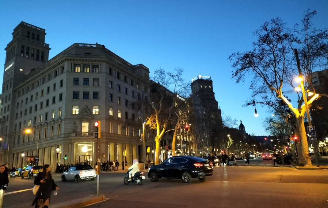 Venta - Local comercial -
Barcelona - Gràcia