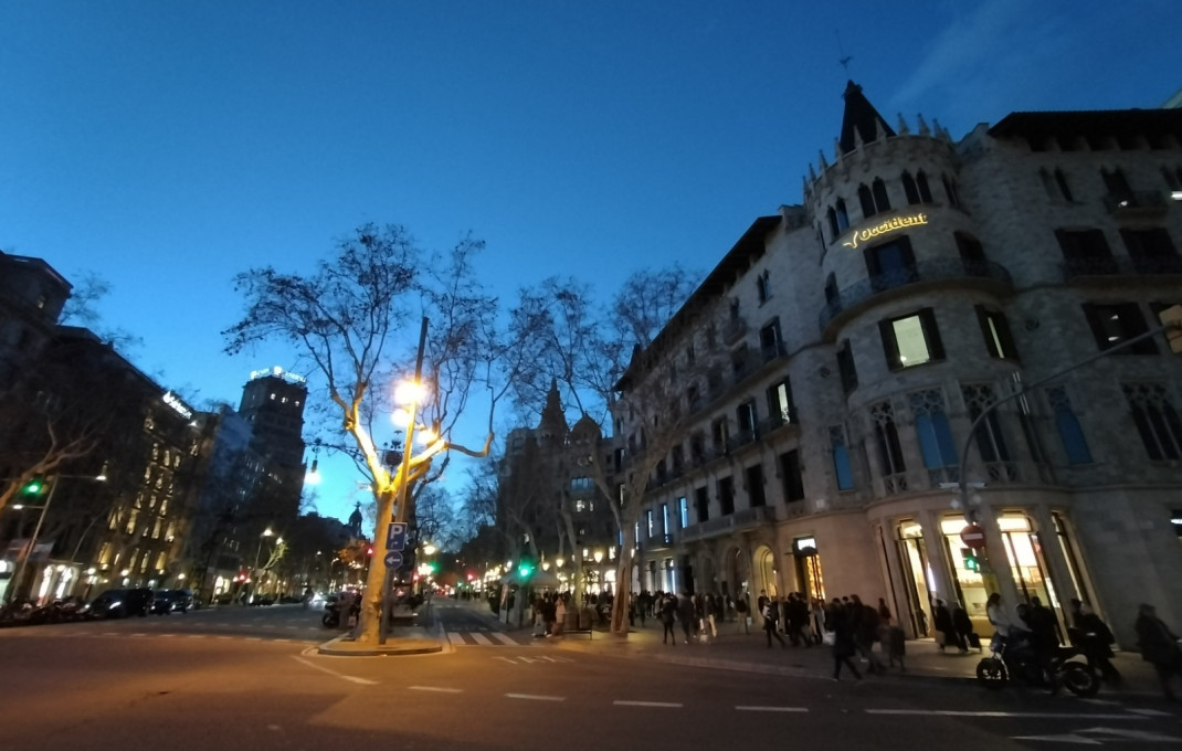 Venta - Local comercial -
Barcelona - Gràcia