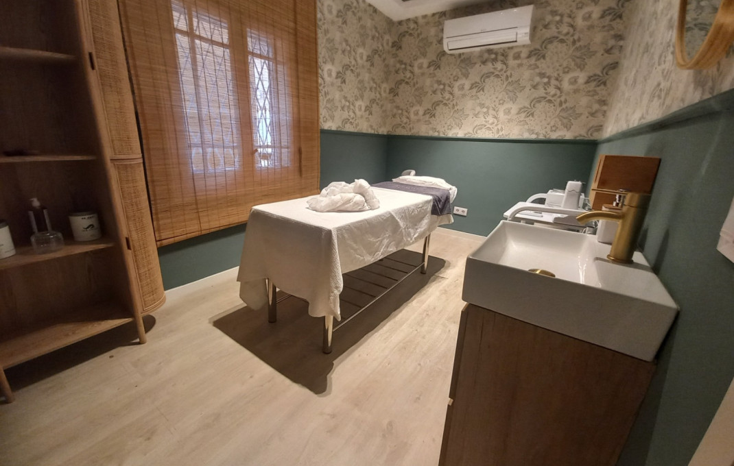 Traspaso - Peluquerias y Estetica -
Barcelona - Sarria-Sant Gervasi