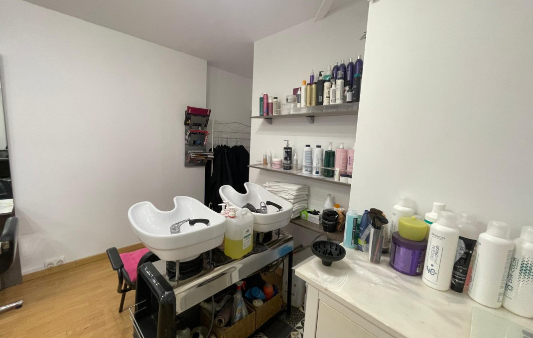 Traspaso - Peluquerias y Estetica -
Barcelona - Gracia Norte