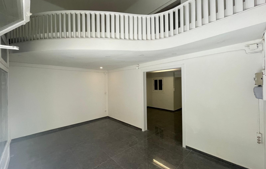 Rental - Local comercial -
Barcelona - Gracia Norte