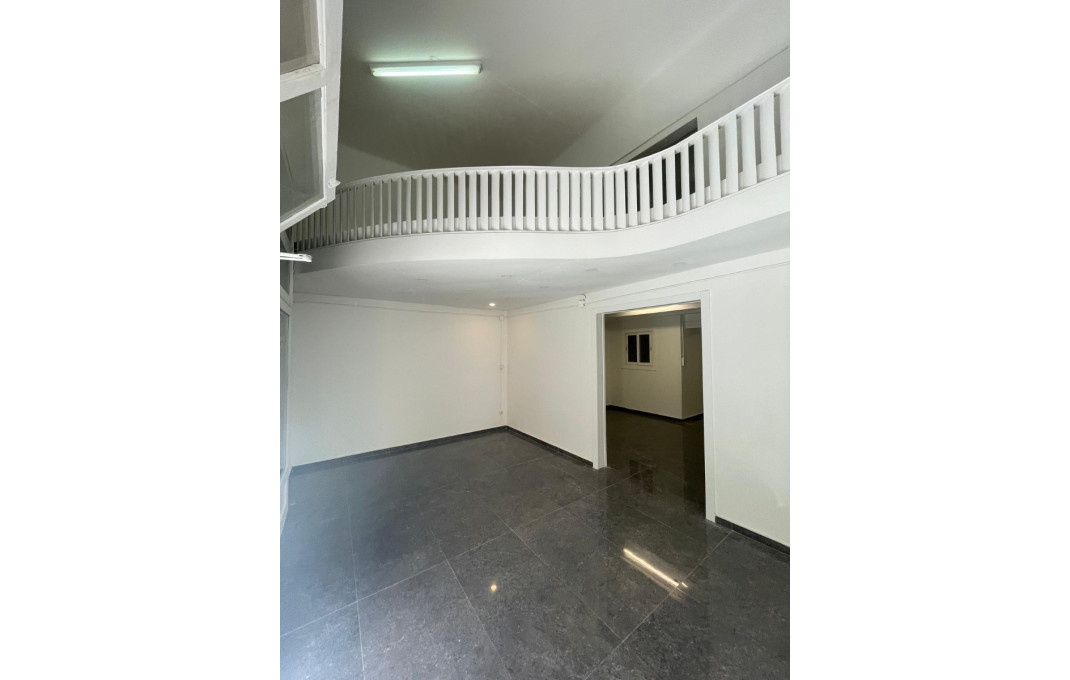 Rental - Local comercial -
Barcelona - Gracia Norte