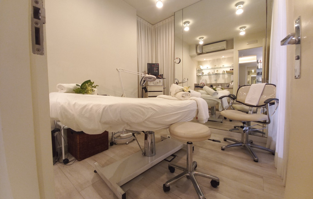 Traspaso - Peluquerias y Estetica -
Barcelona - Sarria-Sant Gervasi