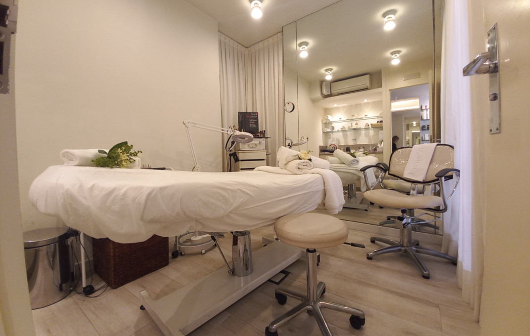 Traspaso - Peluquerias y Estetica -
Barcelona - Sarria-Sant Gervasi