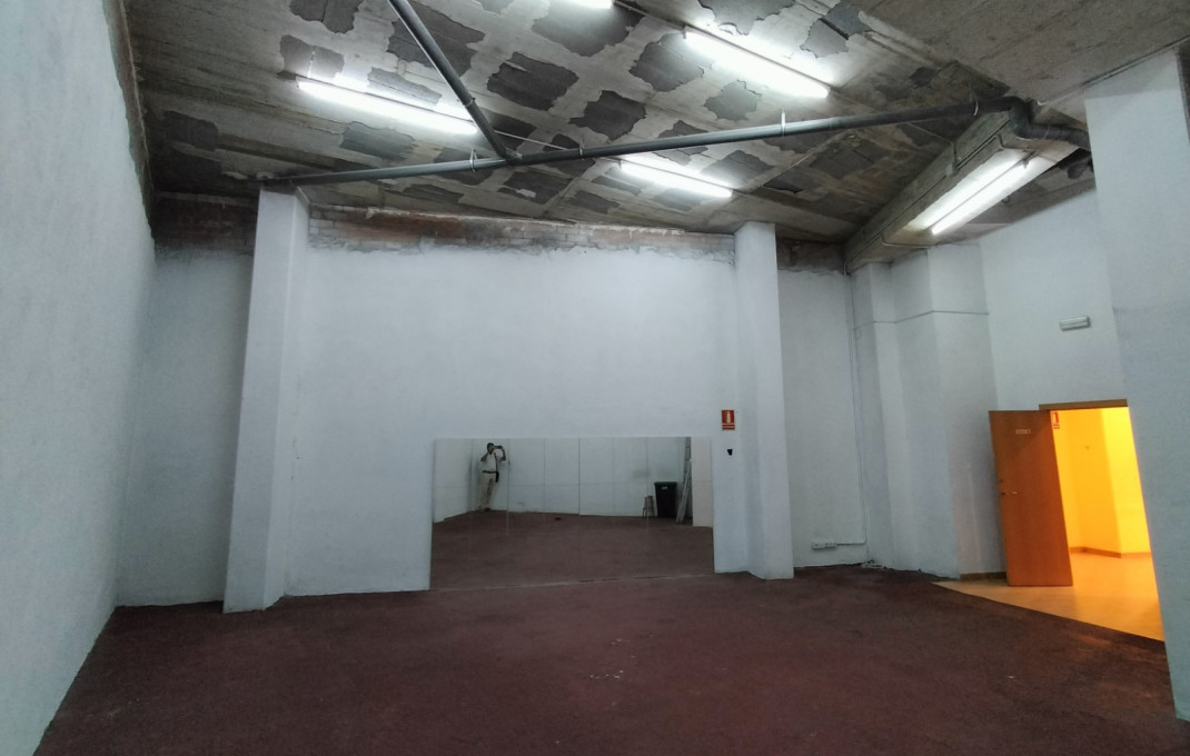 Alquiler - Local comercial -
Barcelona - Sants